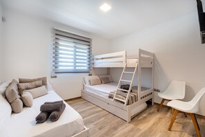 3 chambres, fer et planche à repasser, Wi-Fi gratuit, draps fournis