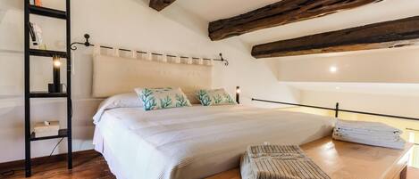 1 slaapkamer, een strijkplank/strijkijzer, gratis wifi, beddengoed