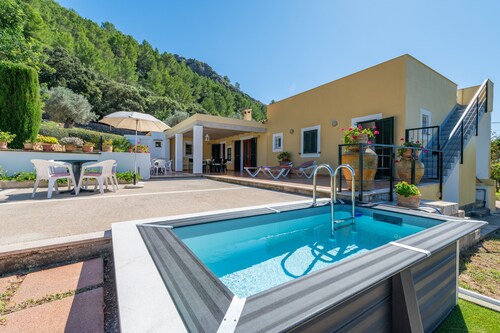 Finca Tirana with Mountain View, Garden & Wi-Fi