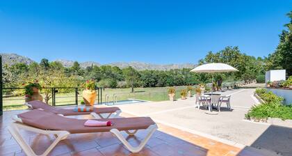 Finca Tirana mit Bergblick, Garten und WLAN