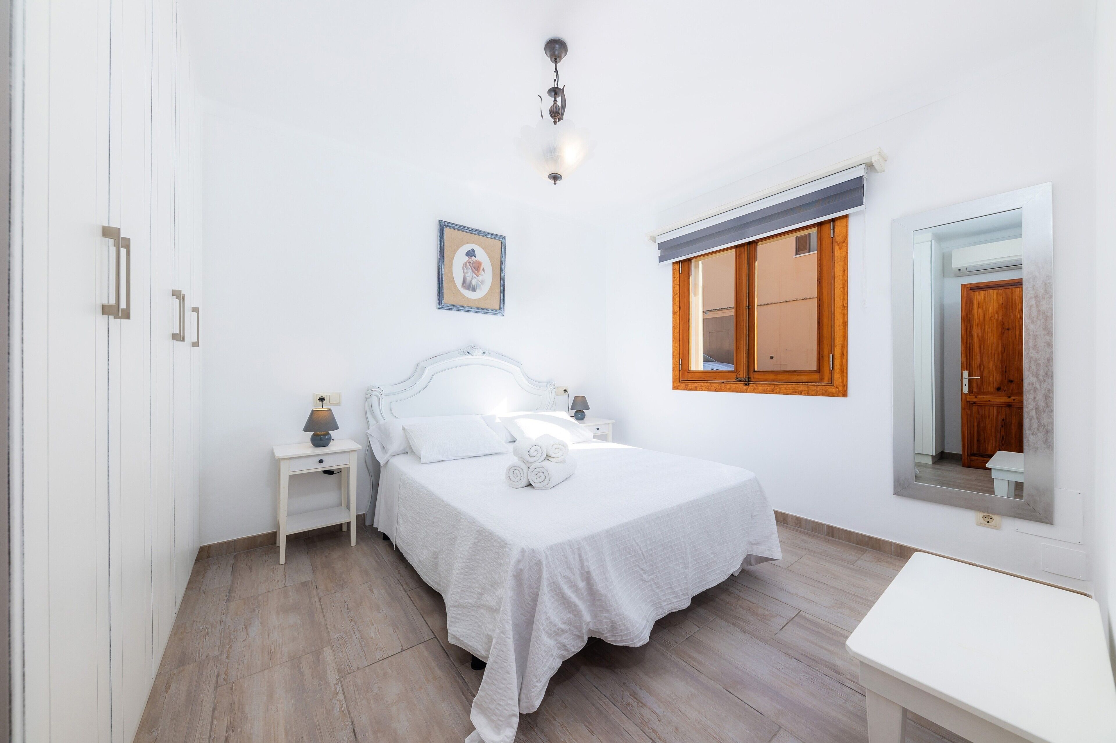 2 slaapkamers, een strijkplank/strijkijzer, gratis wifi, beddengoed