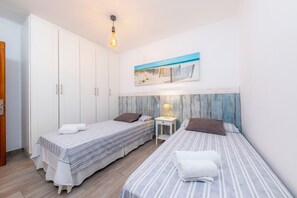 2 chambres, fer et planche à repasser, Wi-Fi gratuit, draps fournis