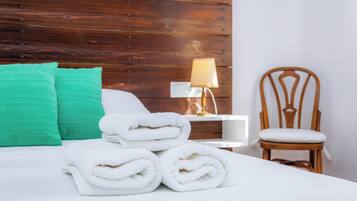 3 室のベッドルーム、アイロン / アイロン台、WiFi (無料)、ベッドシーツ