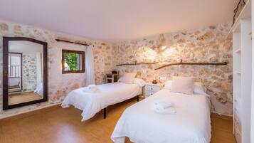 3 habitaciones, tabla de planchar con plancha y wifi gratis