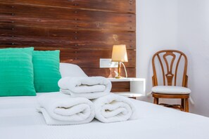 3 makuuhuonetta, silitysrauta/-lauta, ilmainen Wi-Fi, vuodevaatteet