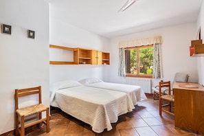4 habitaciones, tabla de planchar con plancha y wifi gratis 