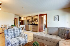 TV, fireplace, DVD player