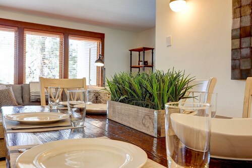 Amazing Condo at 7th Mountain Resort, 3 BR's w/ En-Suites, Pet Friendly, Fantastic Resort Amenities