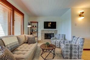 TV, fireplace, DVD player