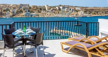 GetawaysMalta - Harbour Lights Penthouse sur le front de mer de St Paulâs Bay