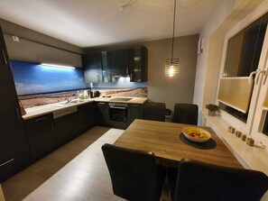 Køleskab, mikrobølgeovn, ovn, kogeplade