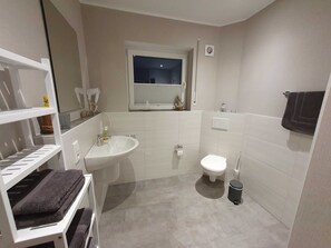 Unclassified image, 5 of 19, button