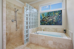 Shower, hair dryer, towels, soap - Regency Villa 111 Peaceful Home Central AC By Suite Paradise (Koloa)