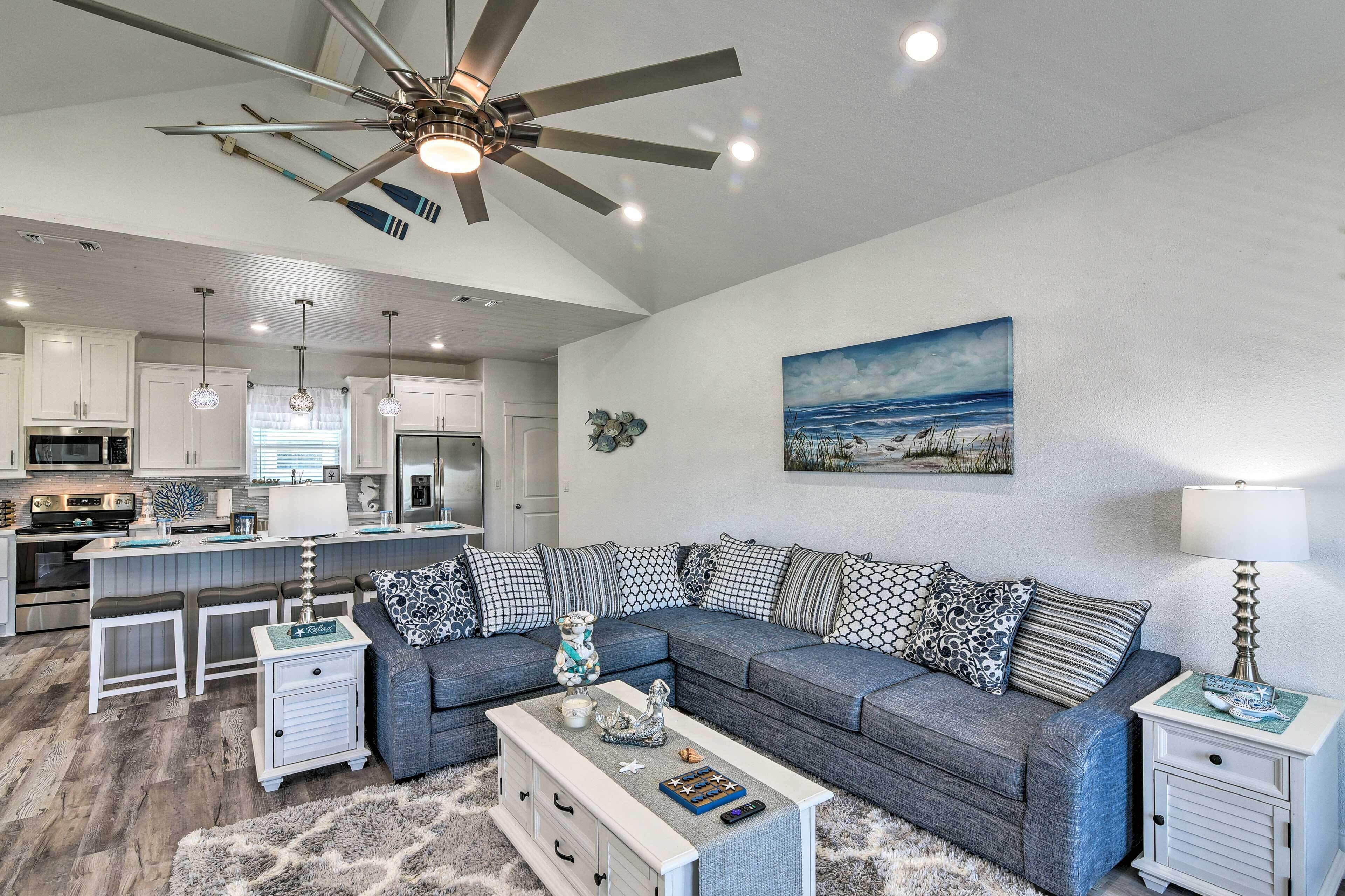 Bolivar Peninsula Beach House, Steps to Coast