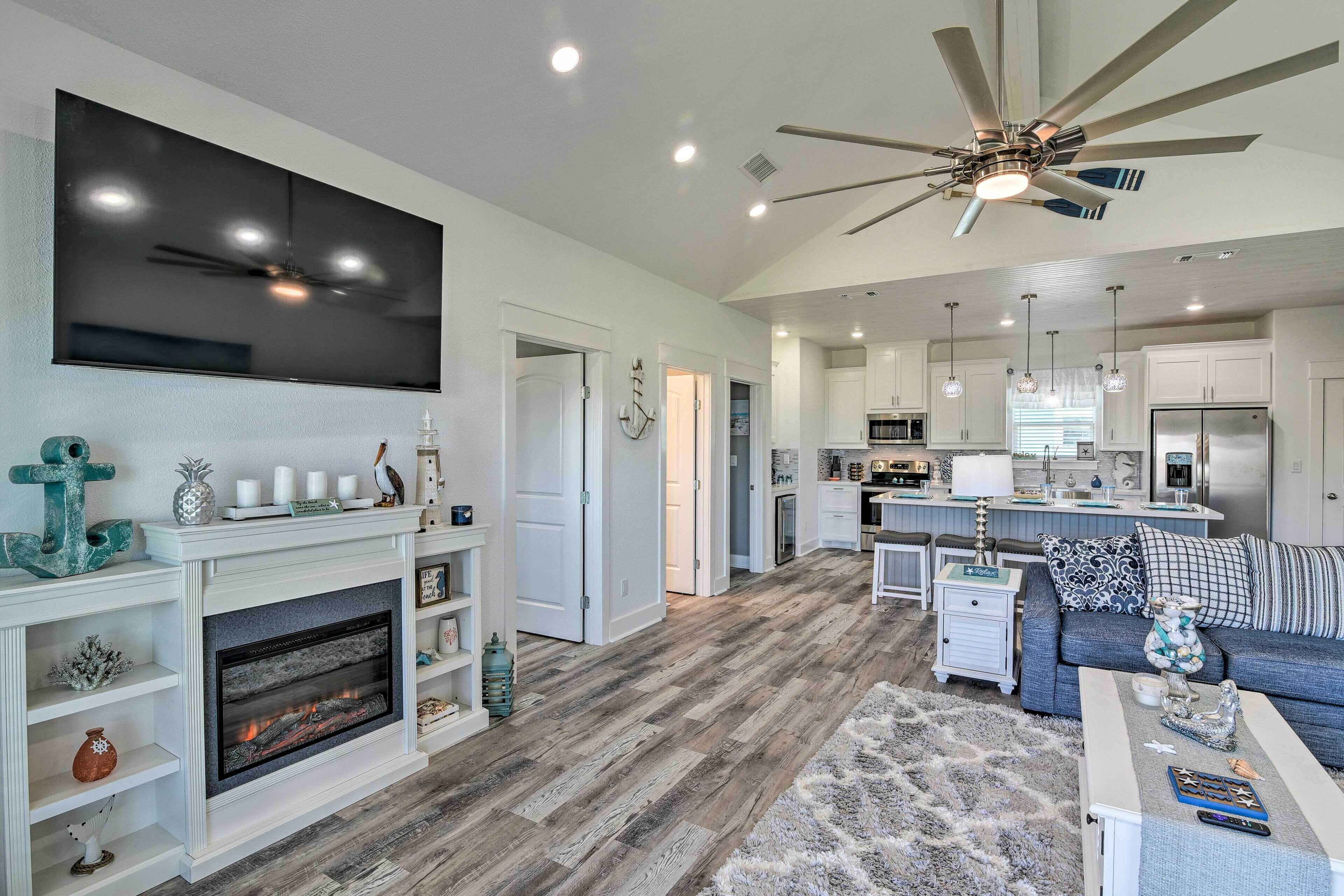 Bolivar Peninsula Beach House, Steps to Coast