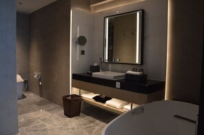 Classic-Suite, 1 Schlafzimmer | Badezimmer | Kostenlose Toilettenartikel, Haartrockner, Bademäntel, Hausschuhe