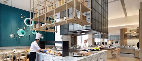 Breakfast, lunch, dinner served; local and international cuisine