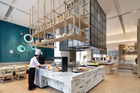 Breakfast, lunch, dinner served; local and international cuisine