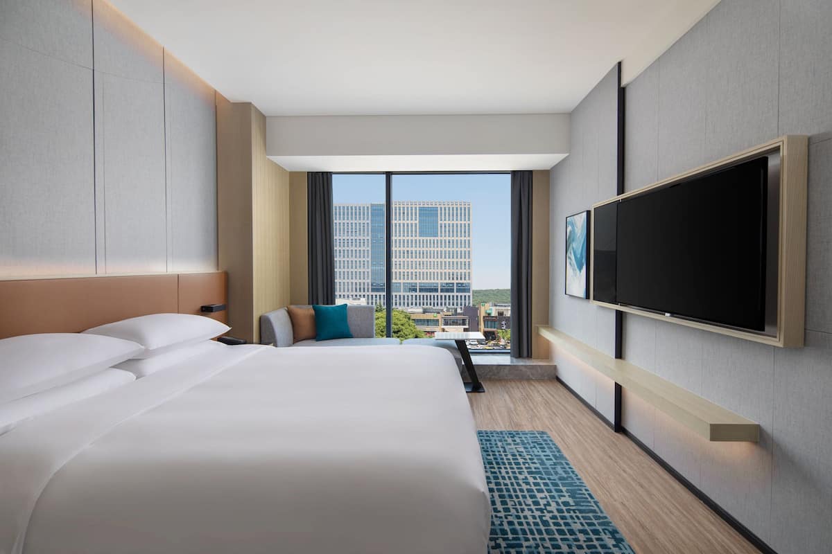 Suite Klasik, 1 kamar tidur | Seprai premium, selimut bulu angsa, minibar, dan brankas