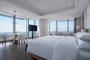 Club Studio, 1 King Bed | Minibar, in-room safe, desk, iron/ironing board - Yancheng Marriott Hotel (Yancheng)