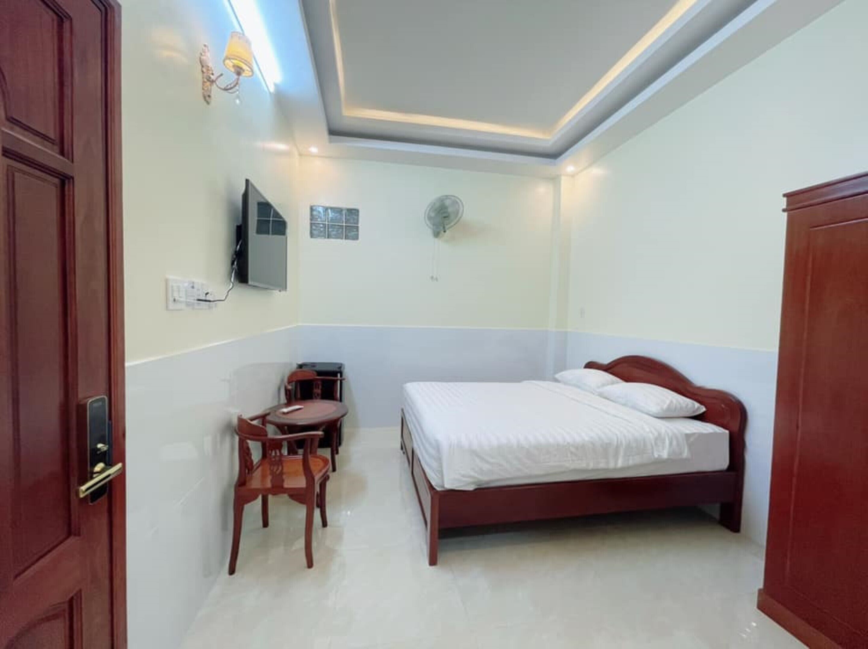 superior double room | minibar, in-room safe, desk, blackout curtains