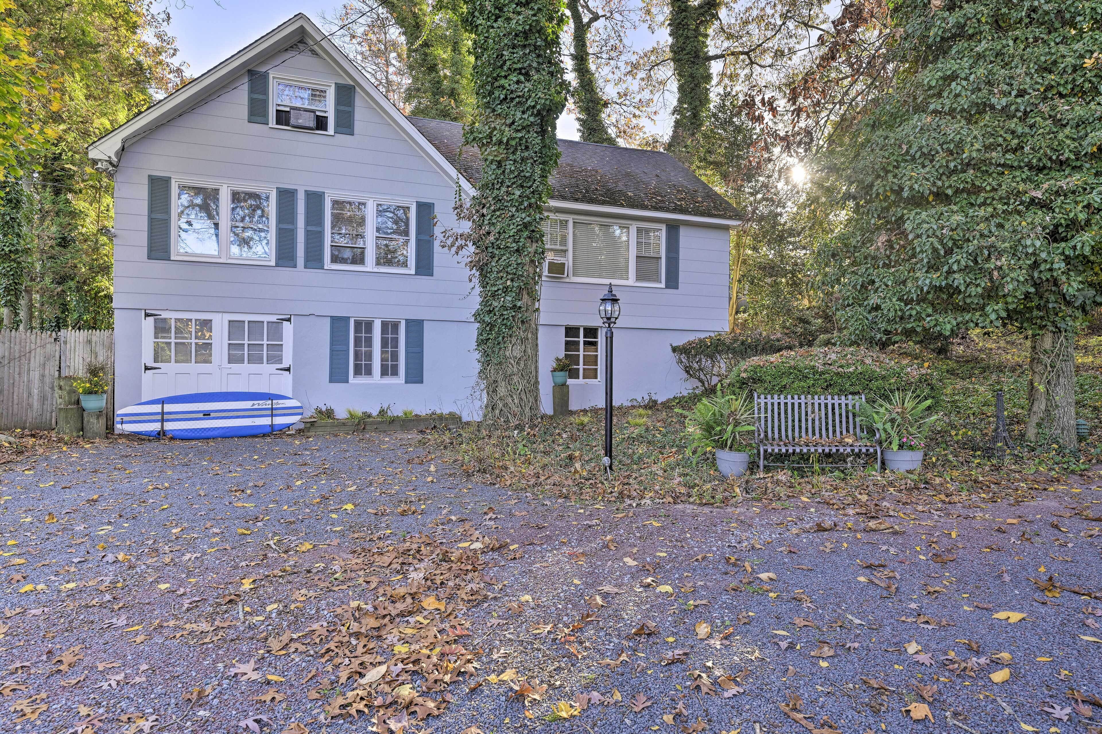 Majestic Escape on Long Island - Walk to Beach!