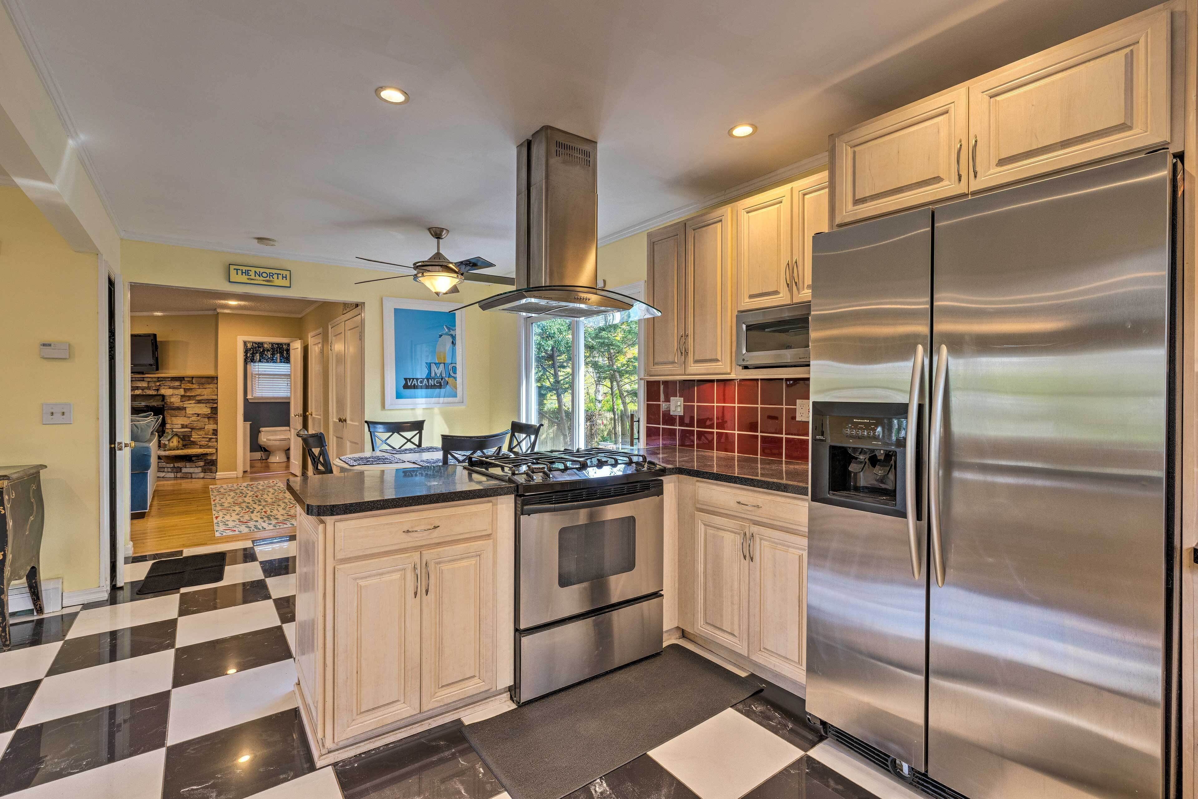 Majestic Escape on Long Island - Walk to Beach!