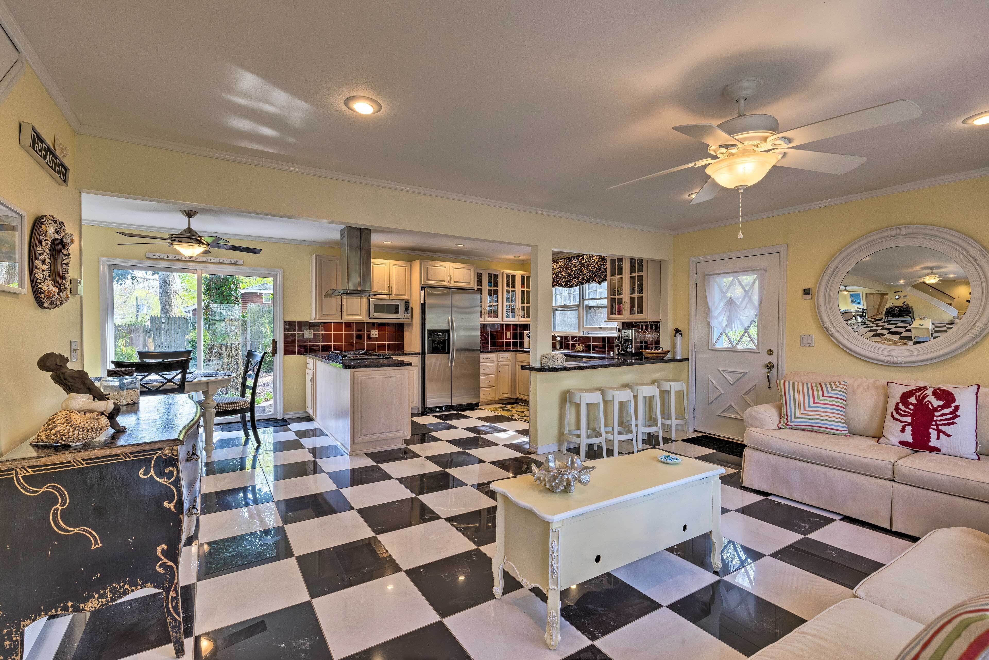 Majestic Escape on Long Island - Walk to Beach!