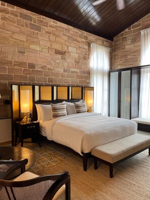 Premium bedding, laptop workspace, iron/ironing board, free WiFi - The Postcard Gir Wildlife Sanctuary (Talala)