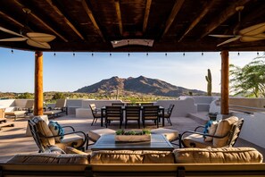 تناول الطعام بالخارج