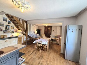 Televisie en een tafeltennistafel