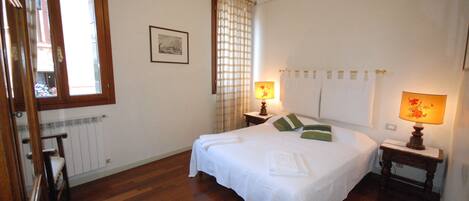 1 chambre, fer et planche Ă repasser, lit parapluie, Wi-Fi gratuit