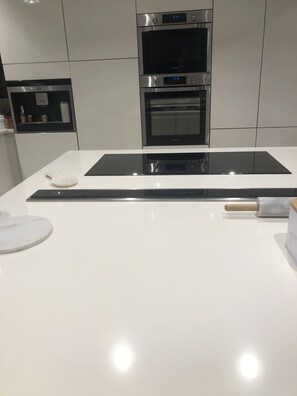 Fridge, microwave, dishwasher, coffee/tea maker