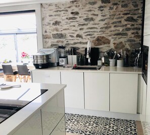 Kühlschrank, Mikrowelle, Geschirrspüler