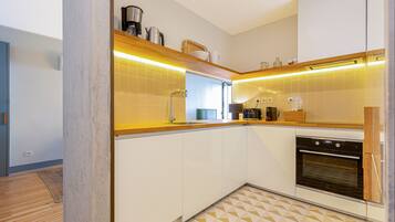 Fridge, microwave, oven, dishwasher