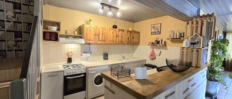 Kühlschrank, Mikrowelle, Ofen, Geschirrspüler