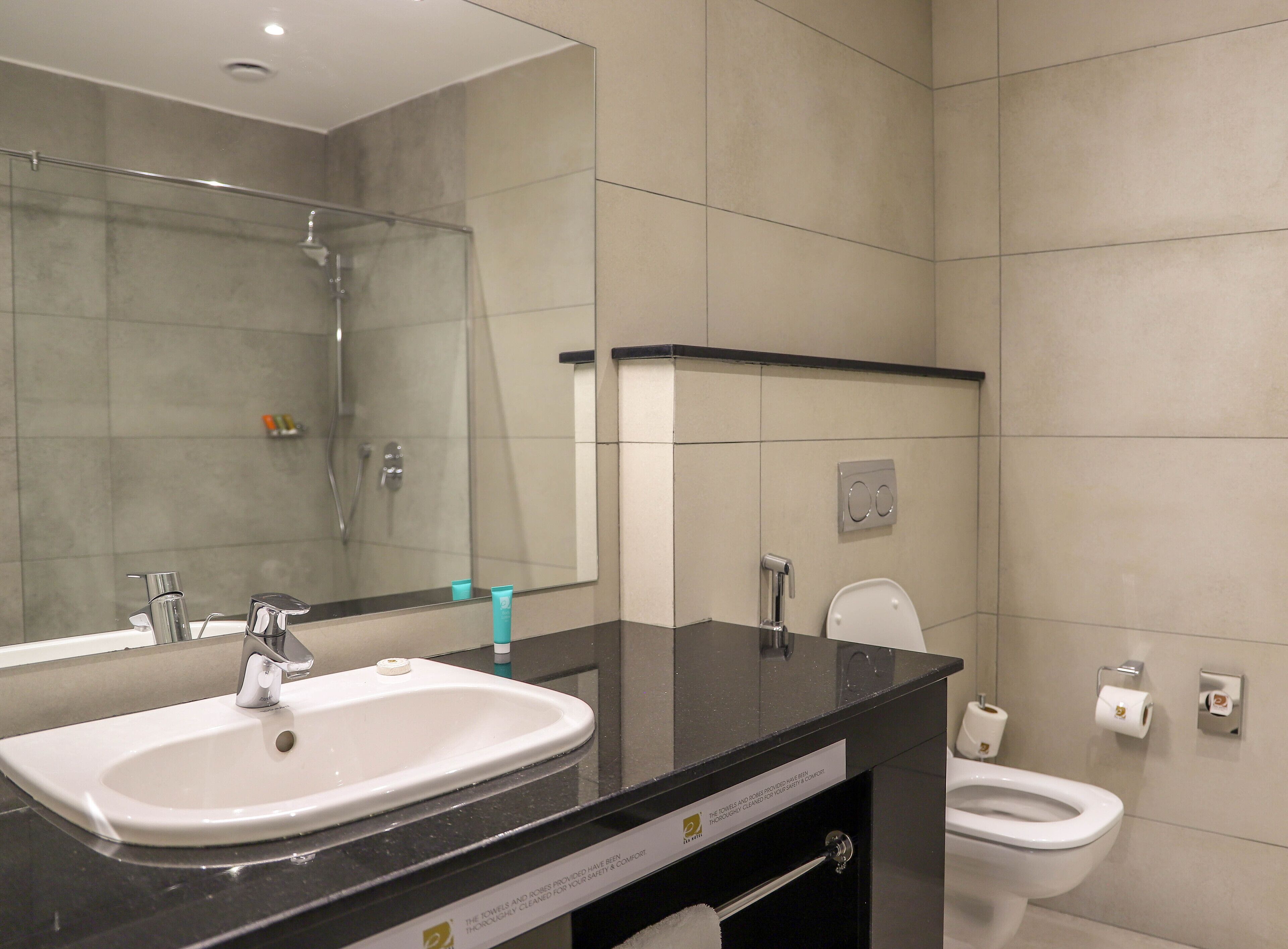 shower, rainfall showerhead, free toiletries, hair dryer