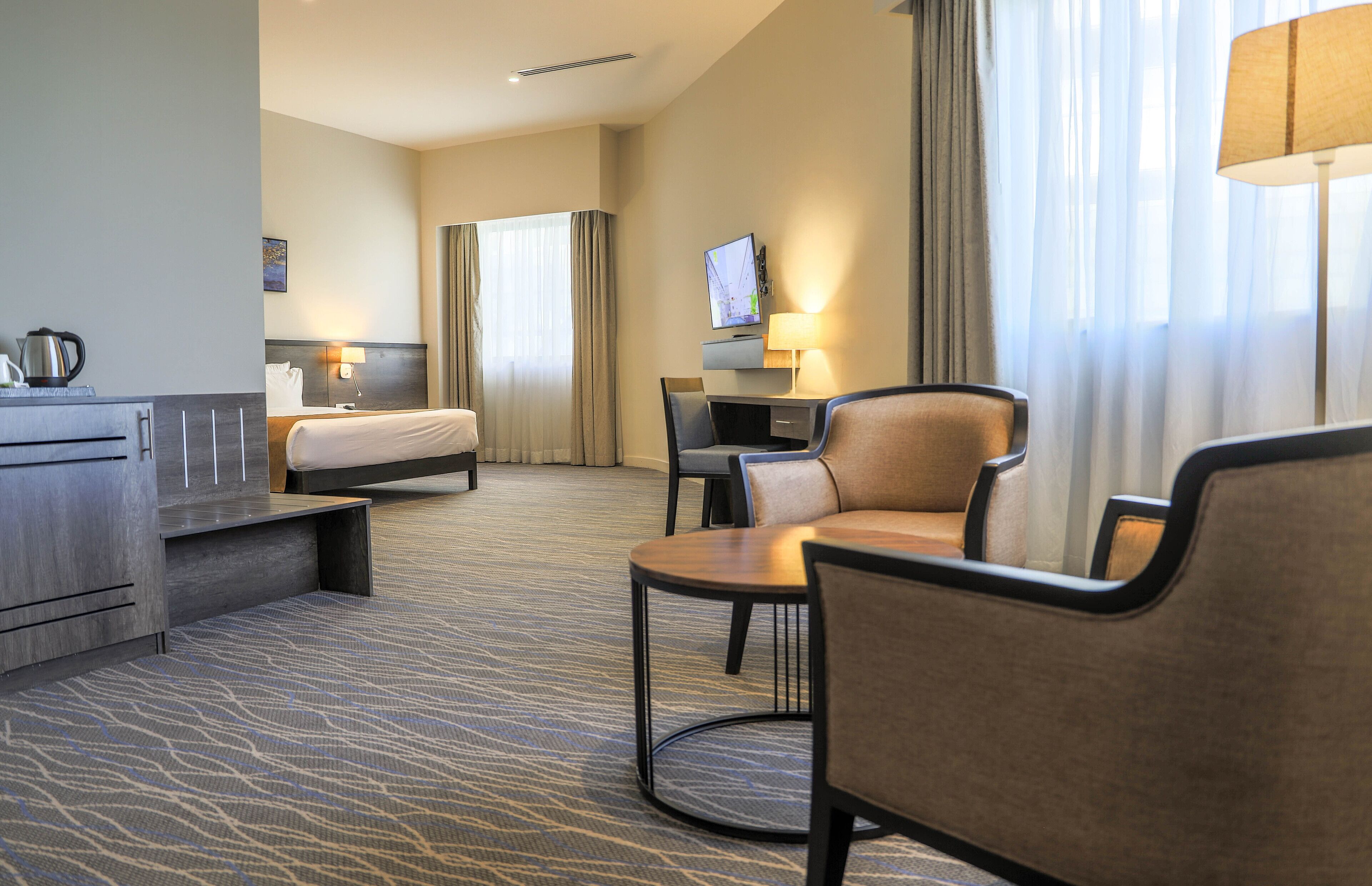 business room, 1 king bed | 1 bedroom, premium bedding, minibar, in-room safe