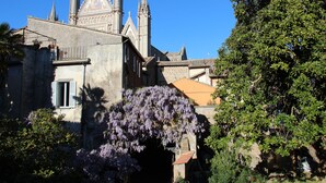 A historic building with gothic architecture, including pointed arches and spires. - The Window on the Cathedral - Studio Apartment (Orvieto)