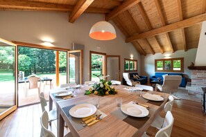 Villa, 2 chambres, accessible aux personnes à mobilité réduite, patio | Coin séjour