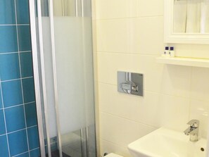 Chambre, 1 chambre, terrasse | Salle de bain | Articles de toilette (gratuits), pantoufles, serviettes fournies