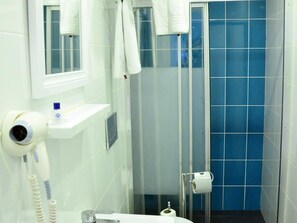 Zimmer, 1 Schlafzimmer, Terrasse | Badezimmer