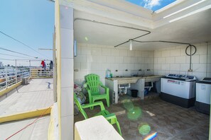 Apartment, 2 Bedrooms, Balcony, City View | Laundry