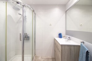 Shower, towels, toilet paper