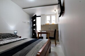 3 bedrooms, bed sheets