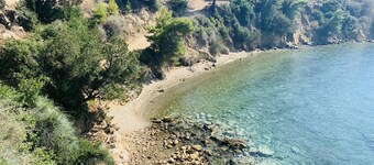 SECRET PARADISE-MODERN HOUSE-PRIVATE SMALL BEACH