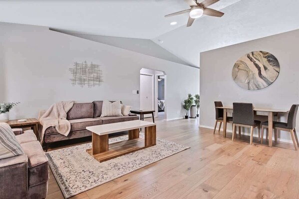 TV, Netflix, Hulu, streaming services