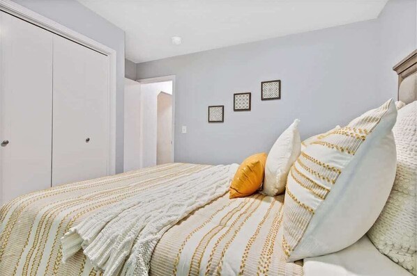 3 chambres, fer et planche à repasser, lit de bébé portatif, Wi-Fi