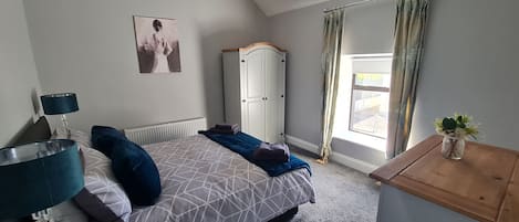 ハウス | 3 室のベッドルーム、アイロン / アイロン台、WiFi (無料)、ベッドシーツ