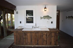 Property grounds - Horsin Around | 3BR with Private Dock, Deck and Pet-Friendly (Chincoteague)